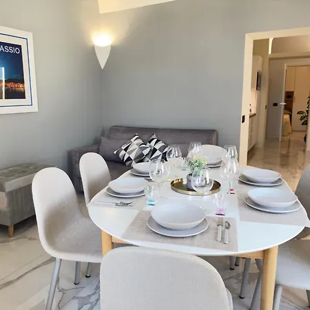 Exclusivity, Luxury And Sea View With 2 Bedrooms Appartamento Alassio