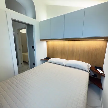 Exclusivity, Luxury And Sea View With 2 Bedrooms アラッシオ
